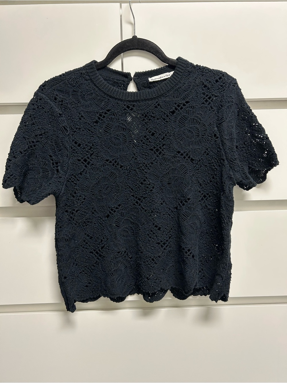 Abercrombie & Fitch Black Crochet Short-Sleeve scalloped Knit Top (B1)
